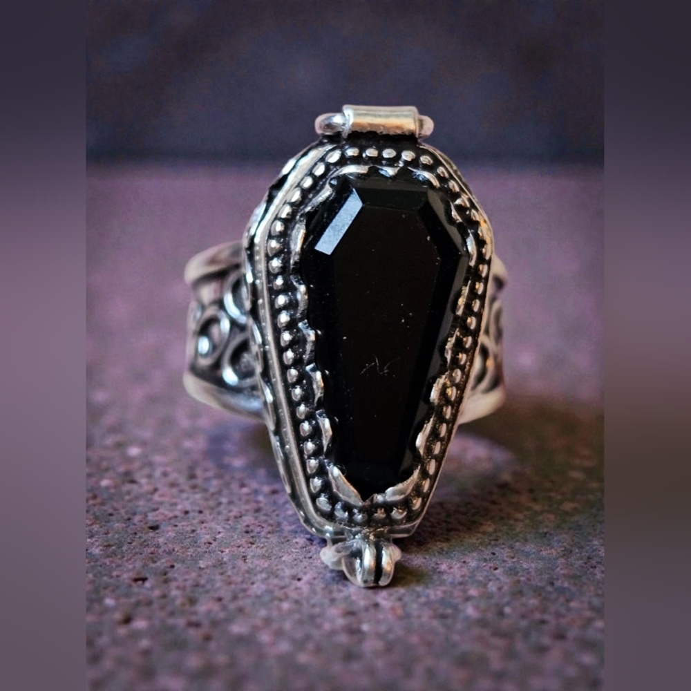 NWT BLACK ONYX COFFIN POISON RING